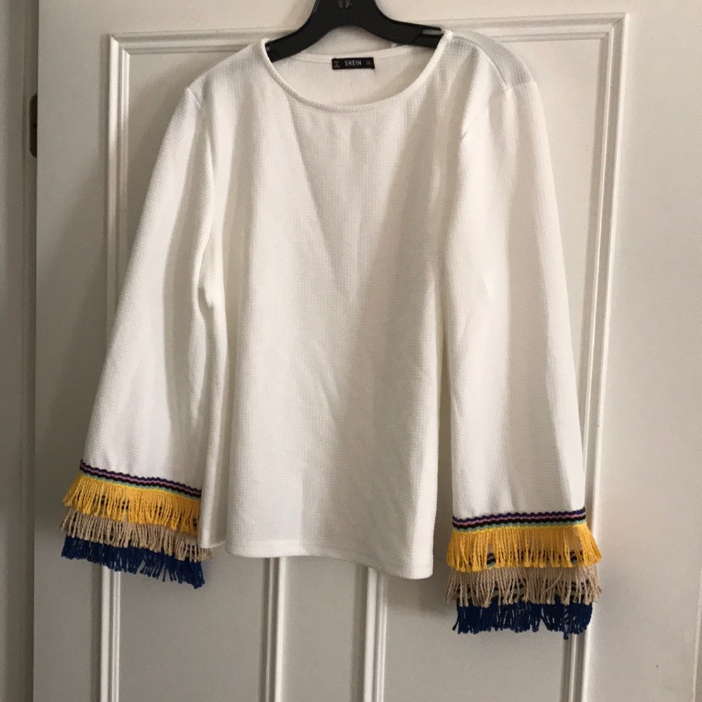 Super cute fringe sleeve top